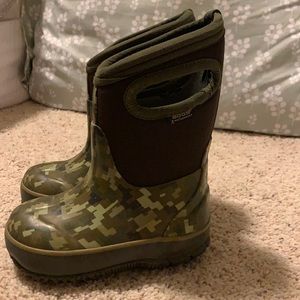 Boys bogs boots